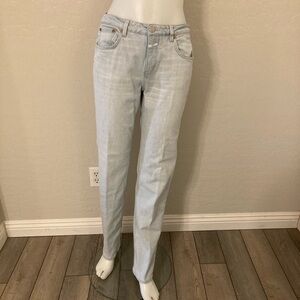 Closed Bristol Relaxed Straight Leg Jeans In Extreme Light Blue Size 28